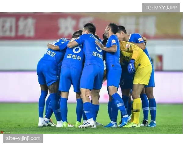 强弱对话中防守反击策略 阵型收缩与快速推进时机